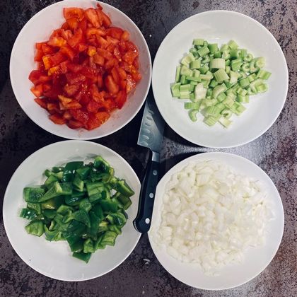 Tomates, poivrons, oignons, céleri